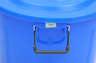 Non-slip handle of industrial plastic bucket