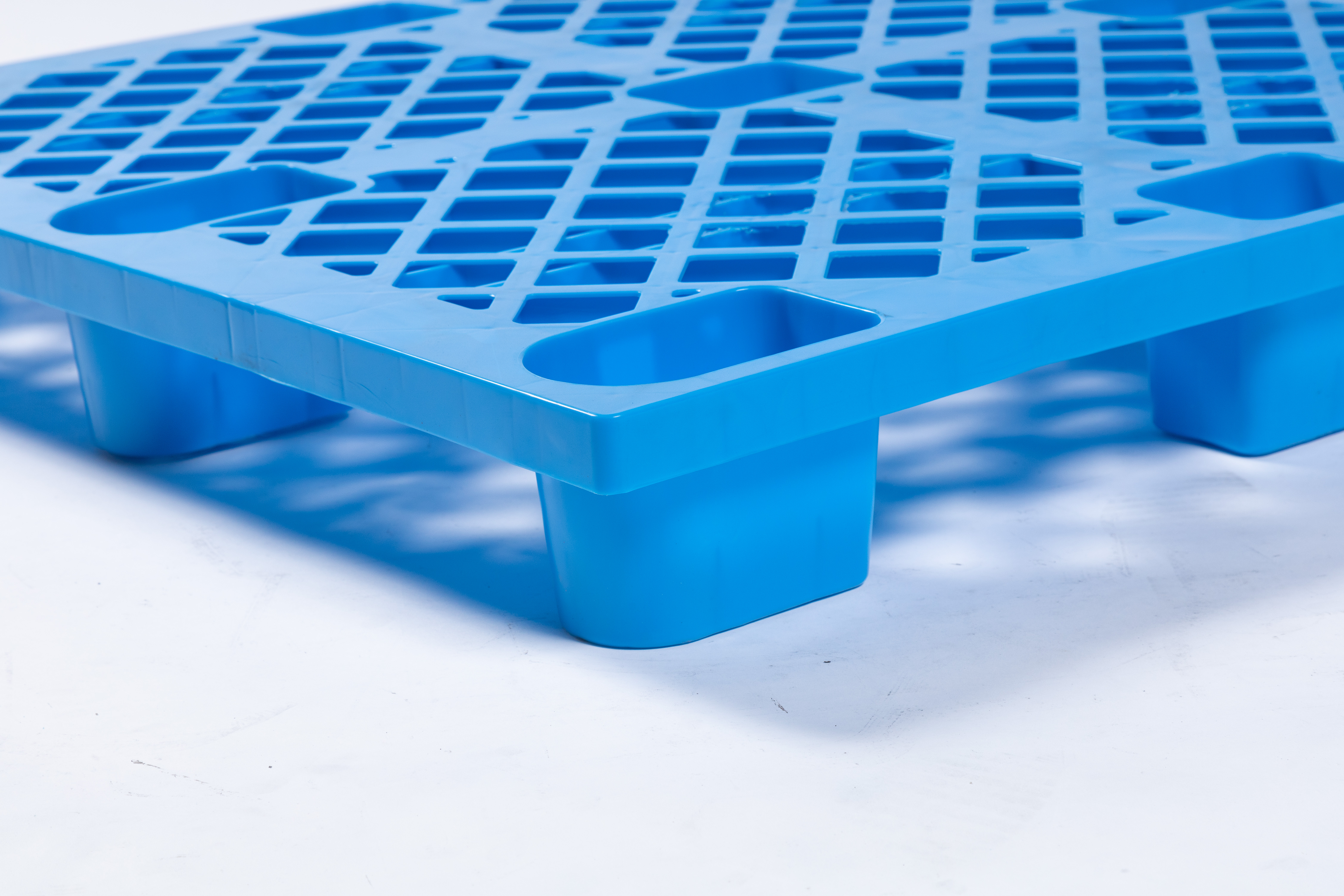 110*110*14cm 9-Feet Grid Plastic Nestable Pallet