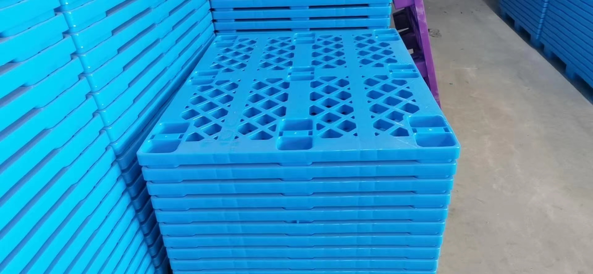 120*100*14cm 18-Feet Grid Plastic Nestable Pallet